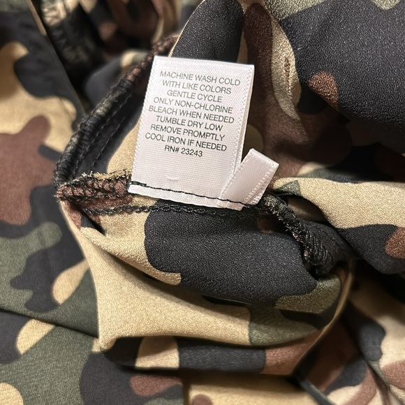 ✨New✨ Sheer Camouflage Asymmetrical Top - Picture 6 of 6